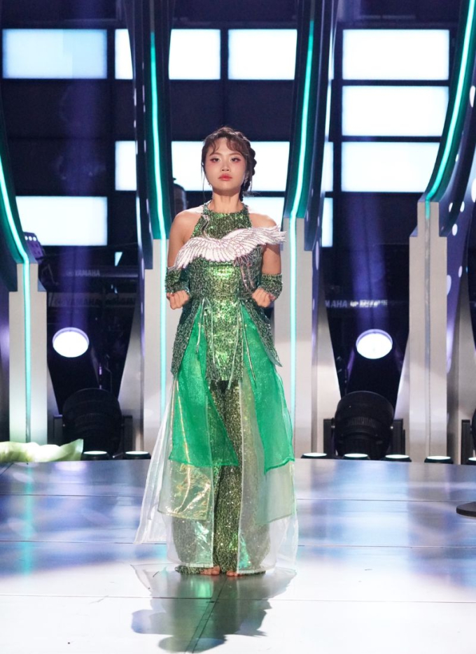 Phương Mỹ Chi thêu hồn Việt trong từng chi tiết, chiến thắng ngoạn mục tại Sing! Asia với Rock hạt gạo