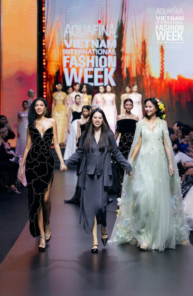 Hoa hậu HHen Niê thăng hoa trong bộ sưu tập của NTK Thảo Nguyễn tại AVIFW 2025
