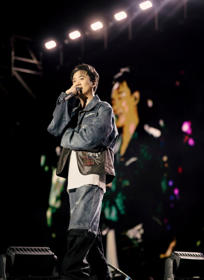 Phương Ly xuất hiện chớp nhoáng khiến fan mong chờ màn tái hợp với JustaTee trong MV “Bông hoa nhài” Phương Ly xuất hiện chớp nhoáng khiến fan mong chờ màn tái hợp với JustaTee trong MV “Bông hoa nhài”