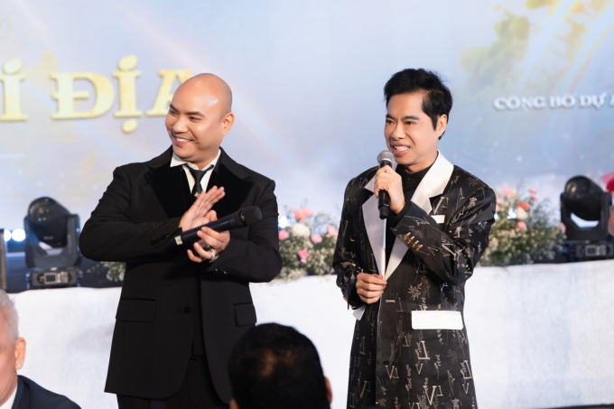 A Tuân song ca cùng Ngọc Sơn trong ngày tái xuất tại Thái Lan
