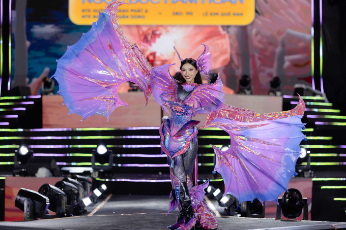Cosmo Carnival Show: 2 hoa hậu Xuân Hạnh - Tata Juliastrid song ca, Top 45 thí sinh khoe dáng thi Người đẹp biển