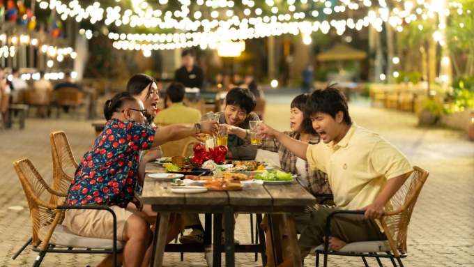 Mang mẹ đi bỏ tung trailer hài hước, hé lộ vai diễn của Quốc Khánh - Hải Triều - Lâm Vỹ Dạ - Vinh Râu