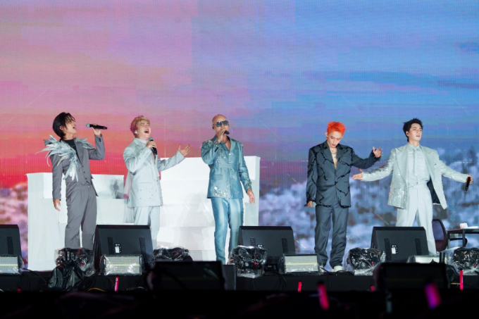 33 anh tài “đốt cháy” sân khấu Concert Anh trai vượt ngàn chông gai Day 5 với setlist dài hơn 50 ca khúc
