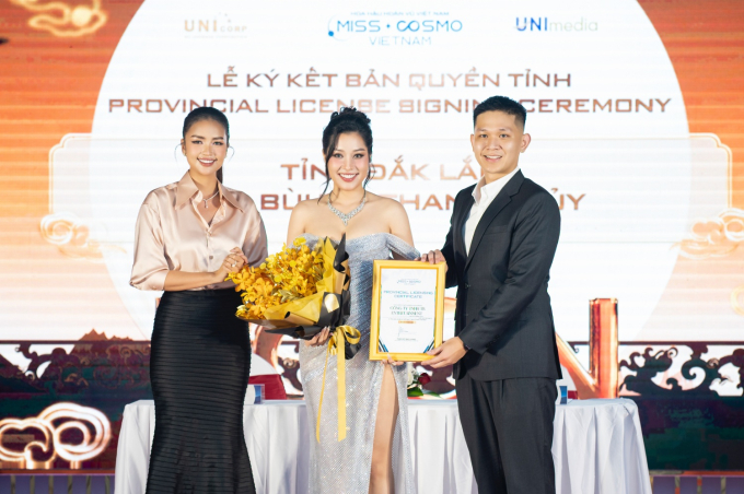 Thủy Bùi trình diễn ấn tượng tại Miss Cosmo Vietnam 2025, nhận chức Giám đốc Bản quyền Đắk Lắk