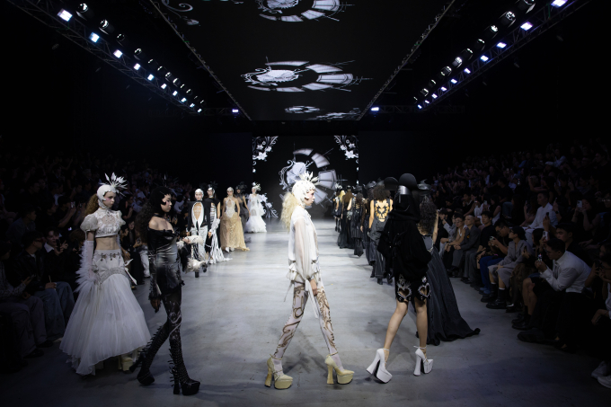 DEPA Fashion Show 2025: Minh Tú mở màn với hình tượng người mẹ, 5 nhà thiết kế trẻ debut cực chất