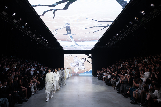 DEPA Fashion Show 2025: Minh Tú mở màn với hình tượng người mẹ, 5 nhà thiết kế trẻ debut cực chất