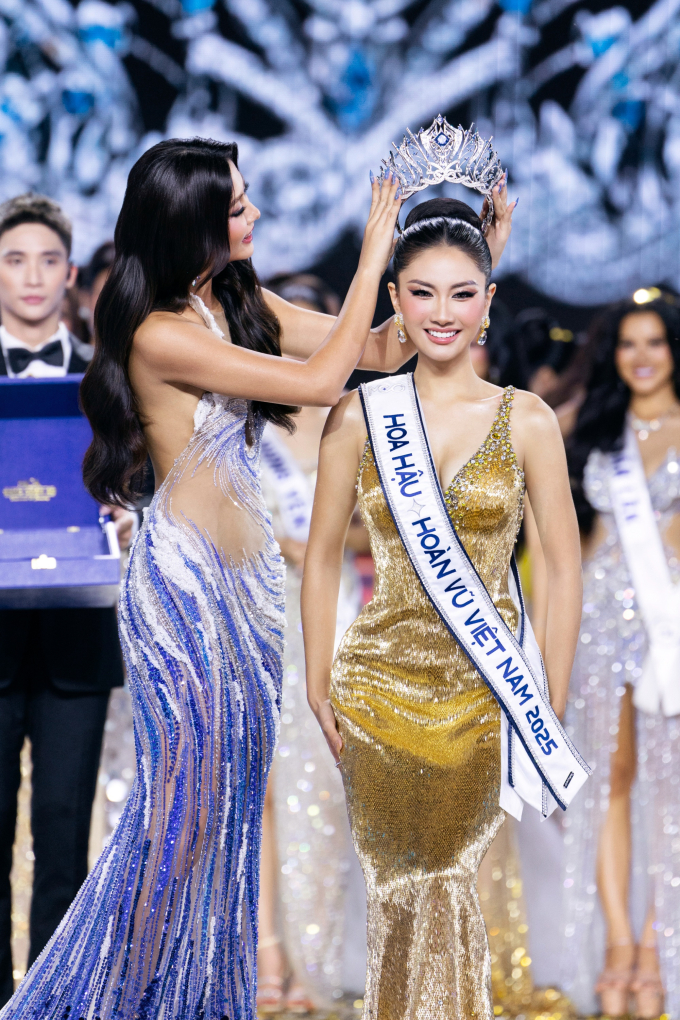 Nguyễn Hoàng Phương Linh đăng quang Miss Cosmo Vietnam 2025, Đỗ Cẩm Ly giành giải á hậu