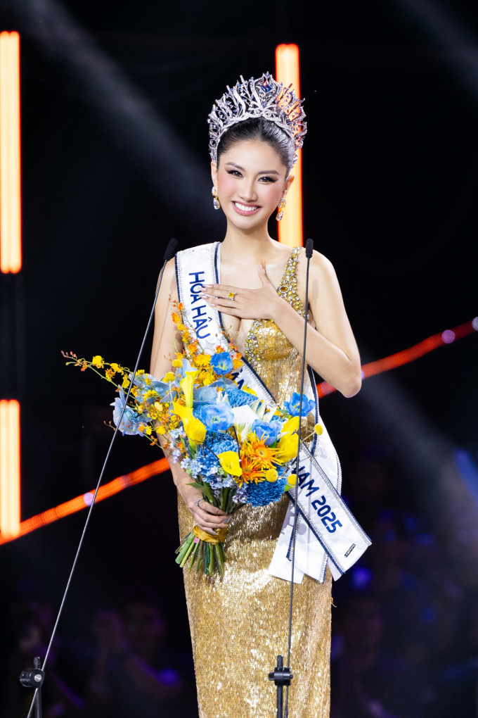 Nguyễn Hoàng Phương Linh đăng quang Miss Cosmo Vietnam 2025, Đỗ Cẩm Ly giành giải á hậu