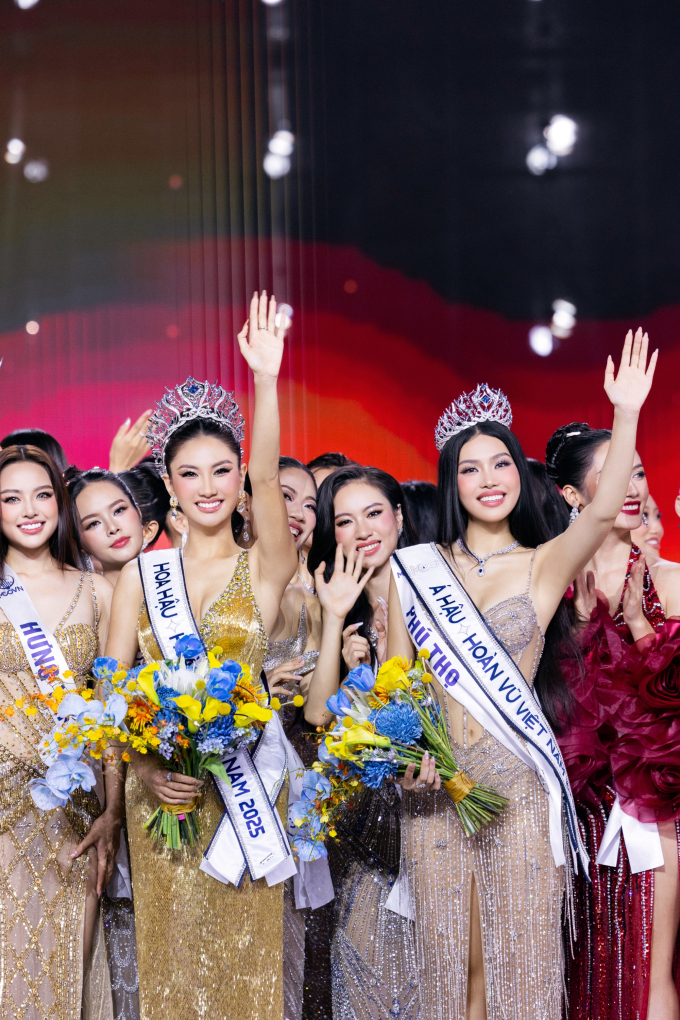 Nguyễn Hoàng Phương Linh đăng quang Miss Cosmo Vietnam 2025, Đỗ Cẩm Ly giành giải á hậu