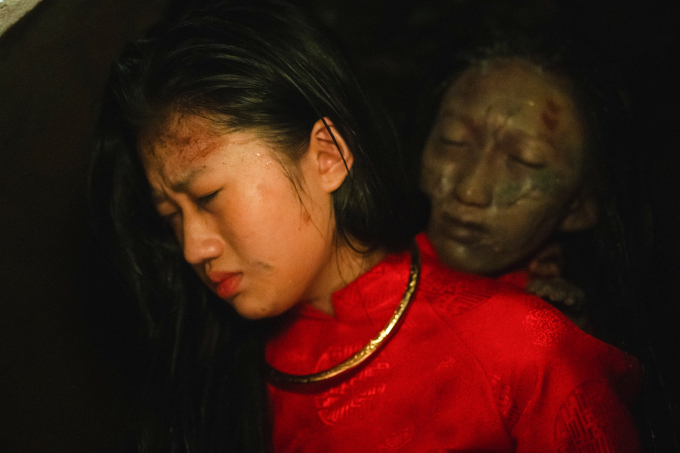 Chị em Mai Mỹ Ngân - Mai Cát Vi trầy trật hóa ma nữ hai đầu trong Út Lan: Oán linh giữ của