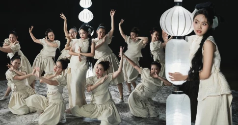 Phương Mỹ Chi phát hành MV thứ 3 trong album “Vũ trụ Cò bay", "Gối gấm" được làm mới cực ấn tượng