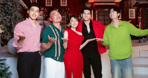 Dàn cast “Nụ hôn bạc tỷ” tung bộ ảnh giáng sinh, mái tóc gây sốt của Tiến Luật chiếm trọn spotlight