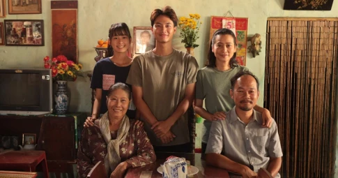 "Lật mặt 8" của Lý Hải vẽ bức tranh gia đình Việt, chạm đến trái tim khán giả bằng câu chuyện chân thật