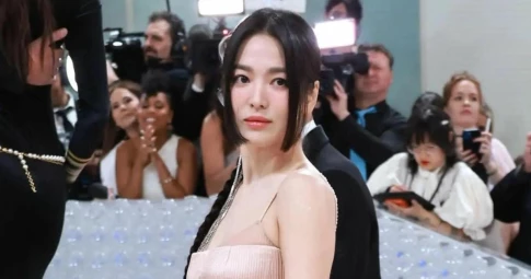 “Nữ thần” Song Hye Kyo xinh đẹp lộng lẫy, thu hút vạn ánh nhìn trên thảm đỏ Met Gala