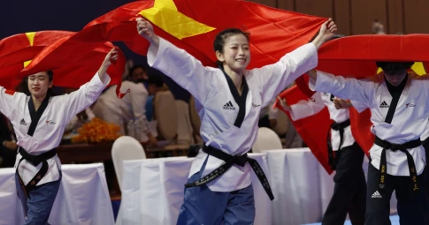 'Nữ thần Taekwondo Việt Nam' khóc nức nở, vẫn đẹp xuất sắc với tấm HCV SEA Games 32