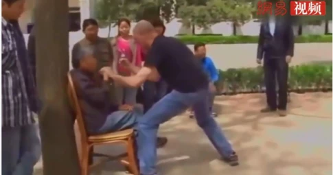 VIDEO: Đại sư Trung Quốc dạy kungfu truyền điện cho đệ tử người Mỹ, khiến thế giới ngỡ ngàng