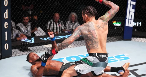 VIDEO: Võ sĩ Brazil tạo ra cú knock-out được xem là kỳ quan của võ MMA