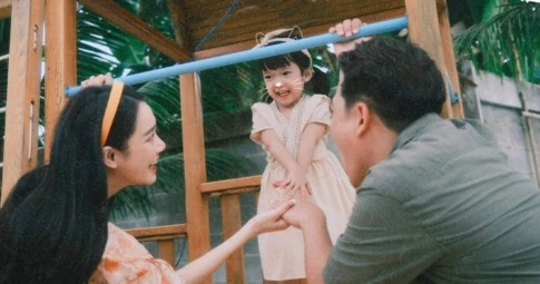 Trường Giang - Nhã Phương công khai cận mặt con gái 4 tuổi