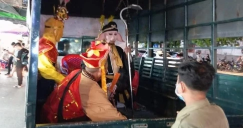 'Thầy trò Tôn Ngộ Không' trước chợ đêm Phú Quốc được đội trật tự mời làm việc