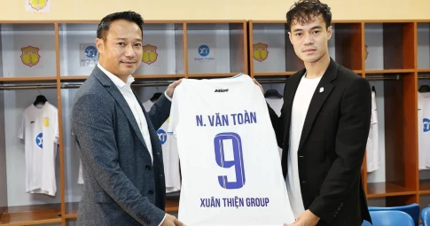 Văn Toàn nhận lót tay hơn 10 tỷ, cùng mức lương 100 triệu/tháng khi gia nhập Nam Định FC