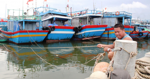 Hơn 2.500 ngư dân Quảng Nam vẫn ở ngoài khơi trong khi bão Noru (bão số 4) đang tiến vào Biển Đông