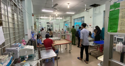 16 học sinh ở Tiền Giang nhập viện cấp cứu sau khi ăn bánh, uống sữa
