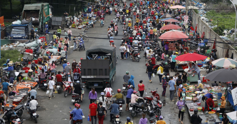 NÓNG: TP.HCM ngưng các chợ tự phát, dừng vận chuyển hành khách công cộng