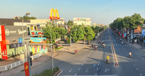 Chính thức: TP.HCM giãn cách xã hội thêm 1 tháng