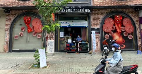 Karaoke nổi tiếng Sài Gòn chuyển sang bán bún thịt nướng khiến khách hàng bất ngờ