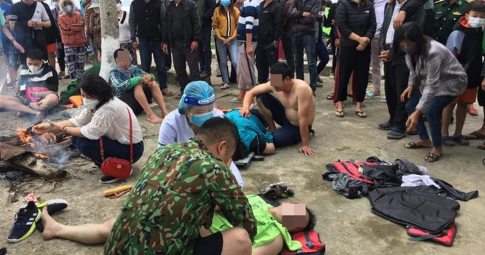 Kinh hoàng: Chìm ca nô chở 39 người ở biển Cửa Đại, 13 người tử vong, 4 người mất tích