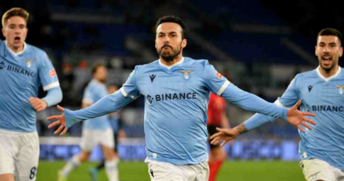 Đánh bại Lazio một cách nghẹt thở, Napoli vươn lên đầu BXH