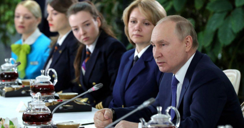 Ông Putin trấn an mẹ, vợ, bạn gái của quân nhân Nga tham gia chiến dịch ở Ukraine