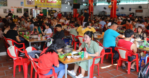 Đi gần 10 quán không tìm được chỗ ăn trưa ở Vũng Tàu