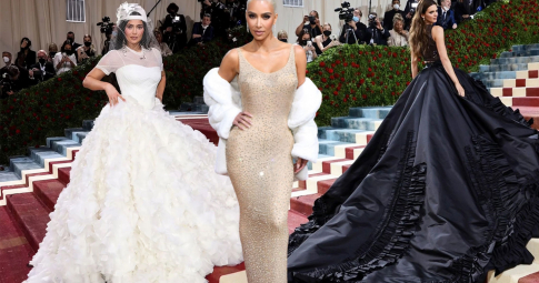 Nhà Kardashian "chiếm spotlight" Met Gala: Cô Kim diện đầm 5 triệu đô, Kendall - Kylie Jenner "quét sạch" thảm đỏ