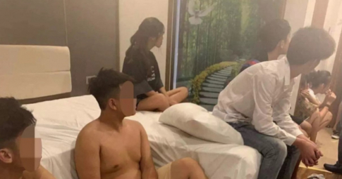 Quảng Ninh: Bắt quả tang nhóm học sinh THPT đang "bay lắc" trong khách sạn