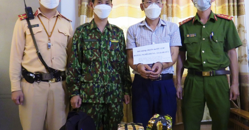 Cảnh tượng bắt vây đối tượng vận chuyển 5kg ma túy ở Hà Tĩnh