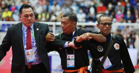 Biến căng SEA Games 31: Mất huy chương vàng, HLV Indonesia lao vào đòi tẩu trọng tài