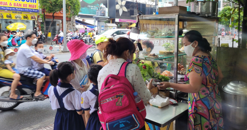 Quán cơm tấm "dễ thương nhất" Sài Gòn, học trò tan trường ghé ăn miễn phí