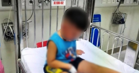 Sức khỏe bé trai 3 tuổi bị nhốt trong tủ đông ở Hà Nam hiện giờ ra sao?
