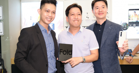 Trường Giang, Khả Như cùng nhiều sao Việt tụ hội tại MT Smart trong sự kiện mở bán Galaxy Z Fold4 và Z Flip4