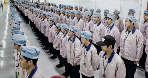 Bí ẩn bên trong nhà máy của Apple ở Trung Quốc: Được bảo mật hàng đầu, vướng nghi vấn "bóc lột" nhân viên trong thời gian dài