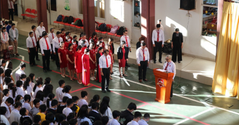 Ngày đầu trở lại, thầy trò trường iSchool Nha Trang mặc niệm học sinh xấu số