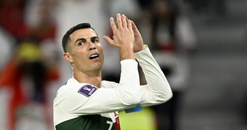 CĐV Hàn Quốc chế nhạo Bồ Đào Nha: "Where is Ronaldo?"