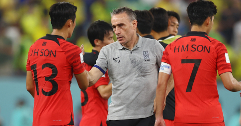 HLV tuyển Hàn Quốc từ chức sau trận thua đậm Brazil