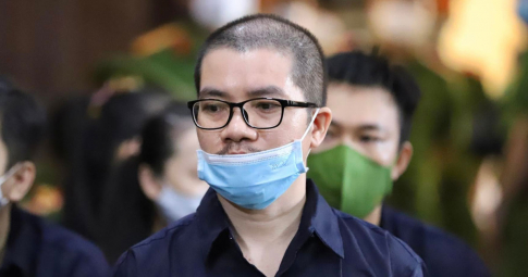 Chủ tịch Alibaba Nguyễn Thái Luyện được áp giải chuyên biệt đến tòa để bắt đầu xét xử vụ án "thế kỷ"