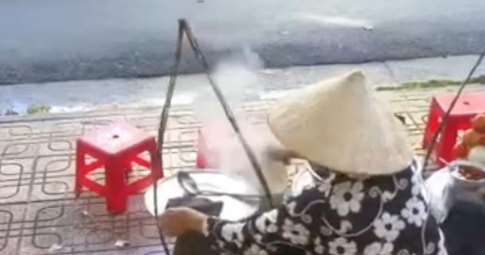 Đào lại clip phỏng vấn cũ của người phụ nữ bán bún cá tại Nha Trang: Quán đã bán được 20 năm, ai cũng khen ngon, buôn bán sạch sẽ
