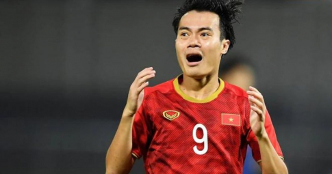 Văn Toàn ‘báo’ tuyển Việt Nam khi bị đuổi khỏi sân ở phút 33