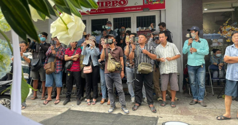 Sự ồn ào phản cảm ở đám tang của NSUT Vũ Linh: Hãy cho “ông hoàng cải lương” yên nghỉ!