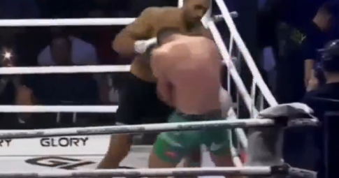 VIDEO: Cú lật kèo kinh điển nhất võ thuật thế giới, bị đánh gục 3 lần vẫn thắng knock-out