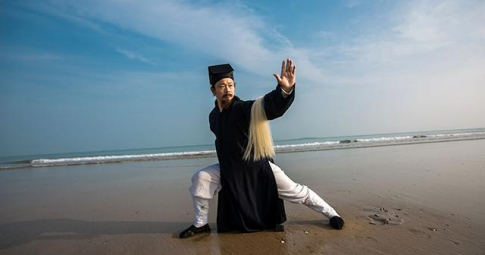 VIDEO: Chưởng môn Võ Đang tập kungfu cực dị, thành trò cười cho cả thế giới